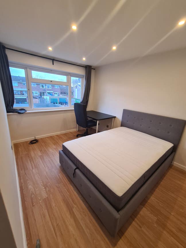 Rooms available  in professional house Main Photo