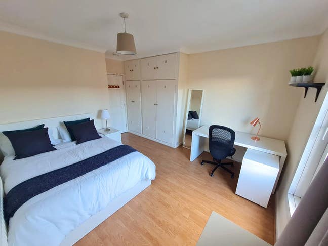 Big Double Room Southampton Centre -SO15 2BQ Main Photo