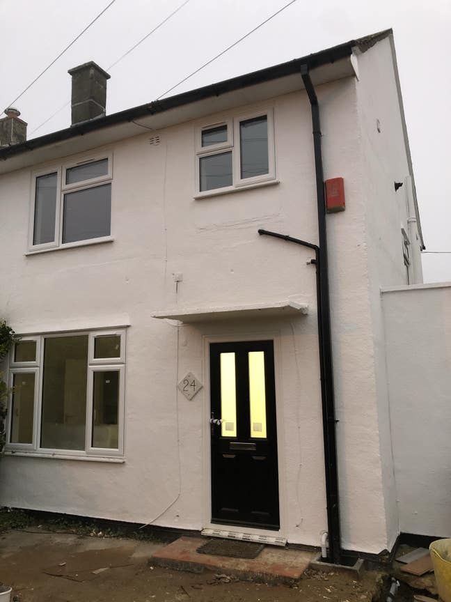 Single  bed Room with en-suite to rent  Main Photo