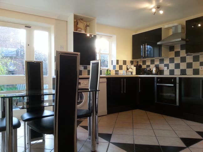 Huge Double Room near Canary Wharf and Transport Main Photo