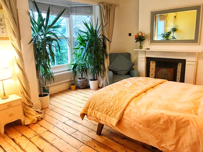 Large King Size Bedroom with Park Views! Main Photo