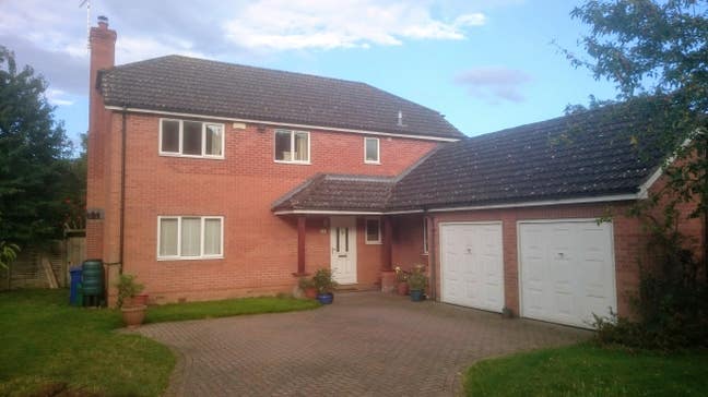 Spacious family home to share  Main Photo