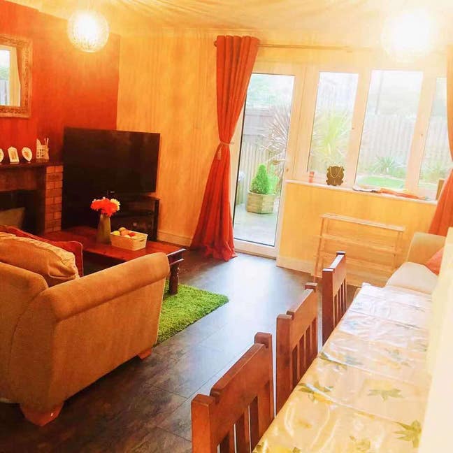 3-Bed House@CityCentre_Garden_FreeParking Main Photo