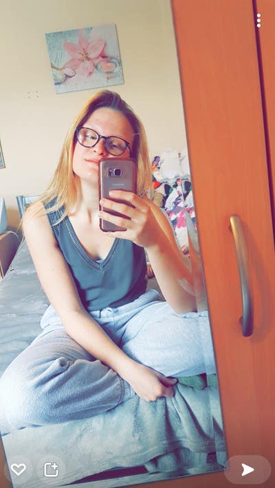 Nurse looking for house share Main Photo