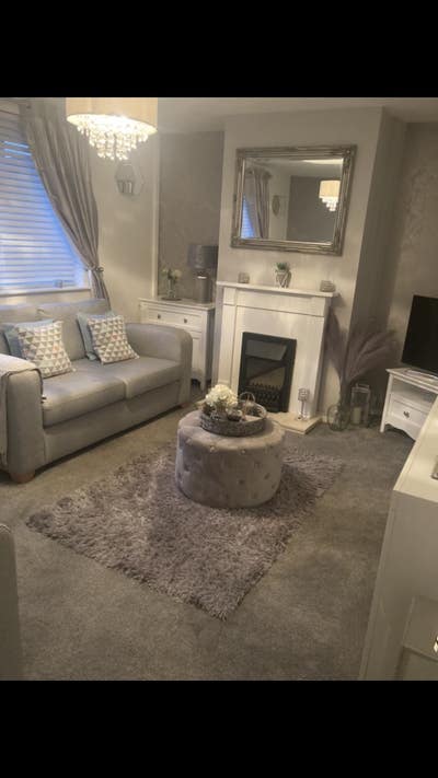Professional - 1 double size  bedroom Main Photo