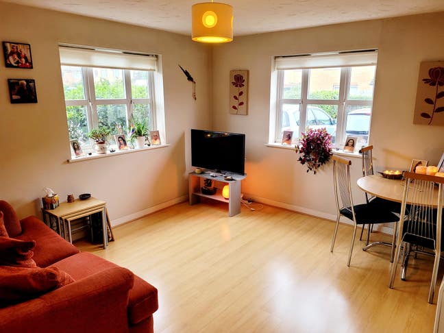 Single furnished room in 2 bedroom flat Main Photo
