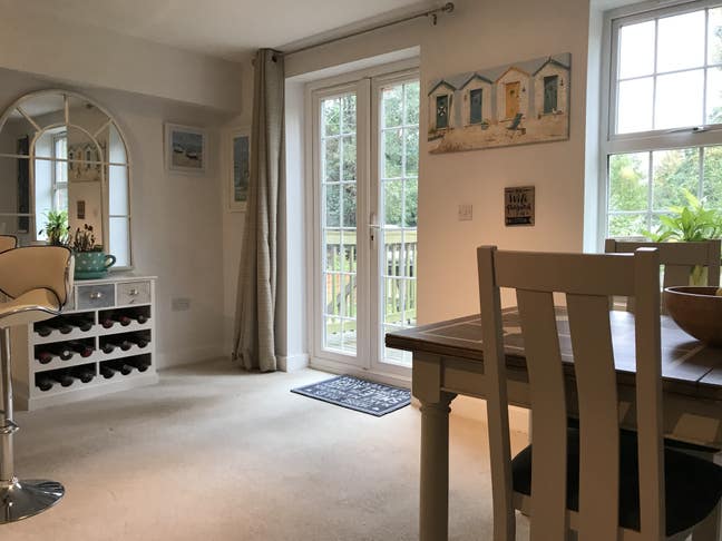 Pleasant double room in friendly house Main Photo