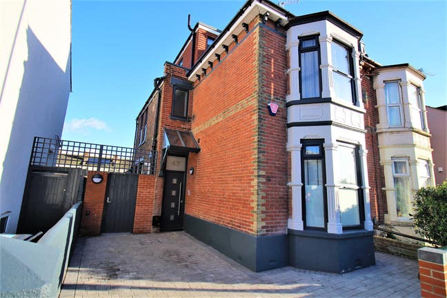 Cash Back Incentive.  Room near St Marys Hospital Main Photo
