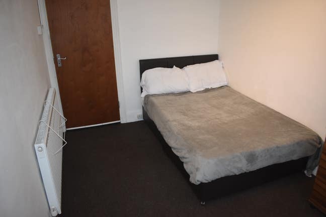 Double Room - 15 min walk to Southend Hospital Main Photo