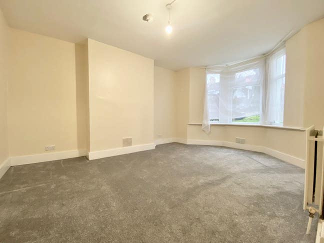1 Bed Flat with Private Garden in East Croydon Main Photo