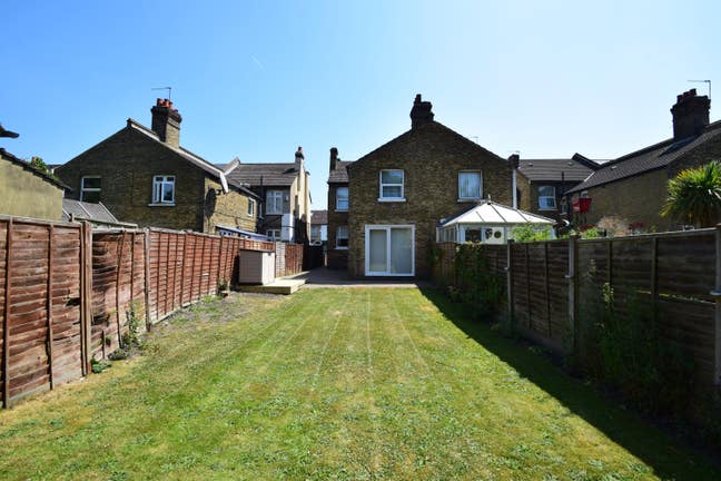 Ground Floor Maisonette with Private Garden in CR2 Main Photo
