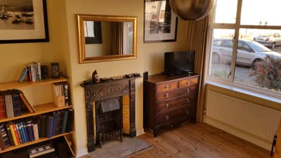 Sunny, great size dble room, family home w/ garden Main Photo