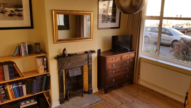 Sunny, great size dble room, family home w/ garden Main Photo