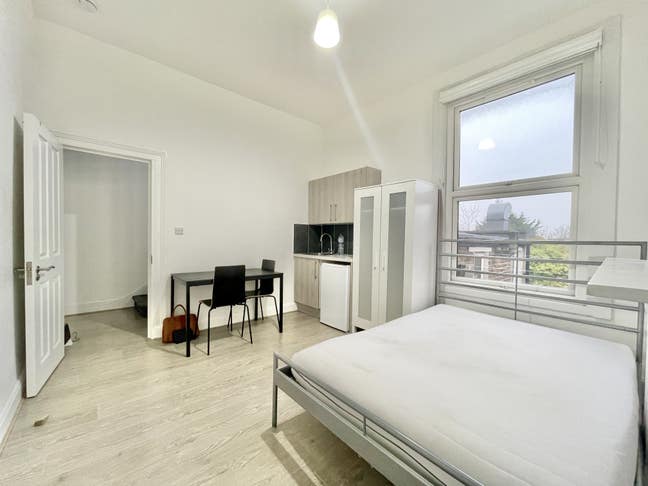 All bill included, Studio Flat in Finchley central Main Photo