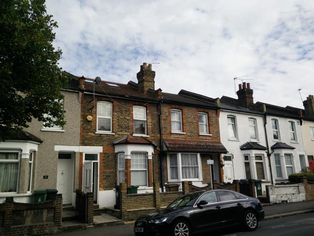 Double Bedroom in E17  5 min walk from tube Main Photo