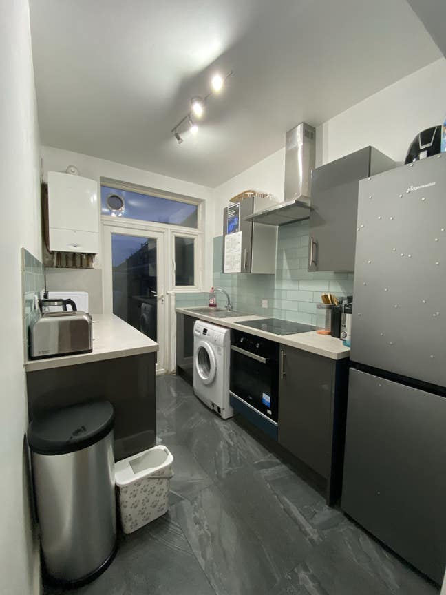 Single Room Available Main Photo
