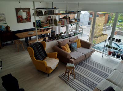 Two rooms for female students in family home Main Photo