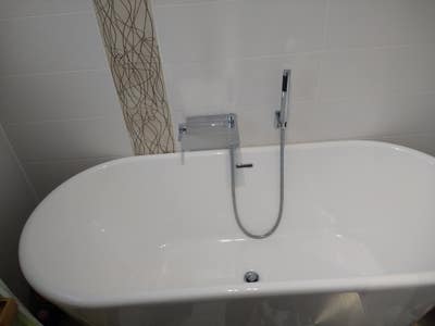 Beautiful Room with Luxury Bathroom in Detached   Main Photo
