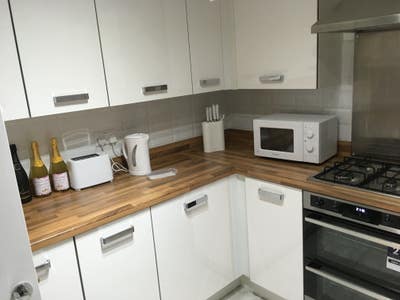 Spacious Double Room Available Main Photo