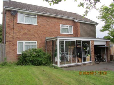 Share attractive house in Hughenden Valley Main Photo