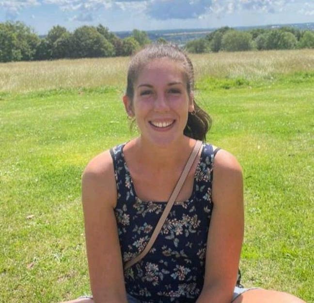 Female professional looking for room/flat Main Photo