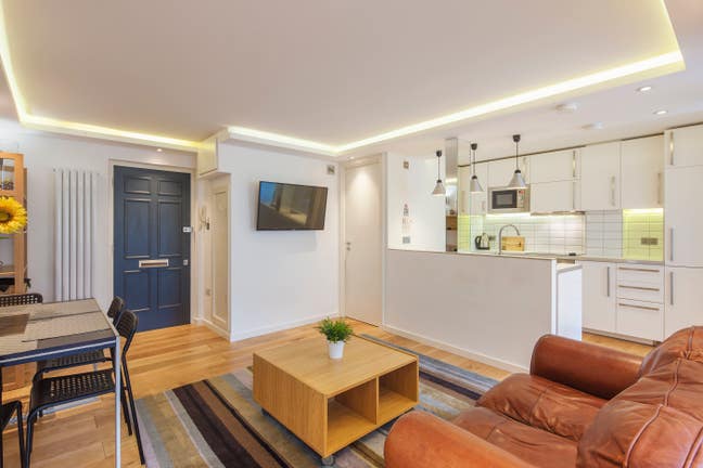 Luxury 2 Bedroom Apartment in London NW8 Main Photo