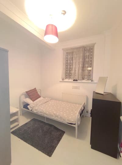 Cosy single bedroom with new bathroom in Southall Main Photo