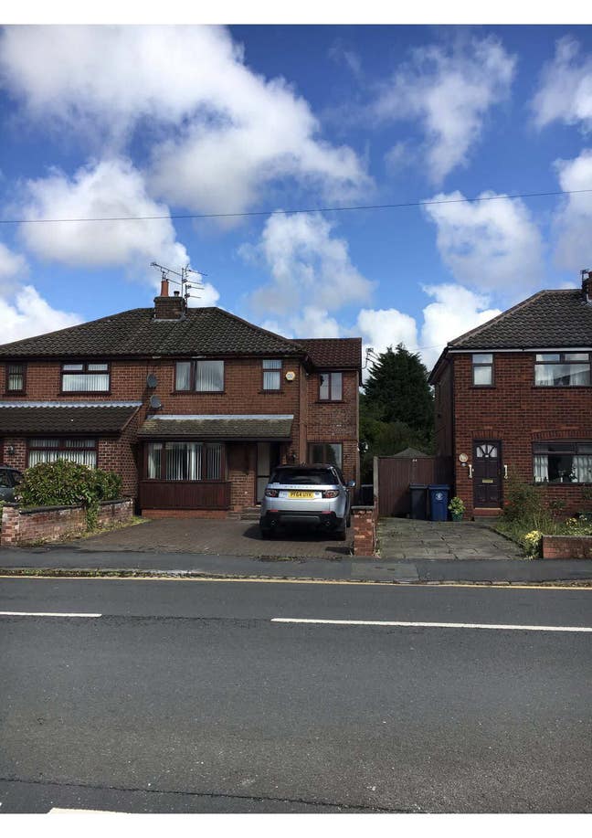 4 Bedroom House with parking Ormskirk Centre Main Photo