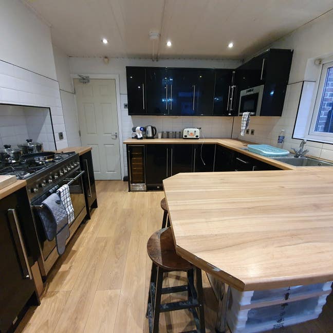 Short Term Rooms available -Aintree Racecourse  Main Photo