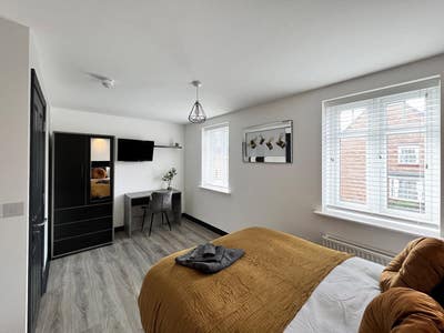 Best Ensuite Rooms in Town, Modern Spec Main Photo