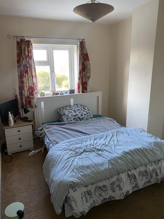 Double room available for working Main Photo
