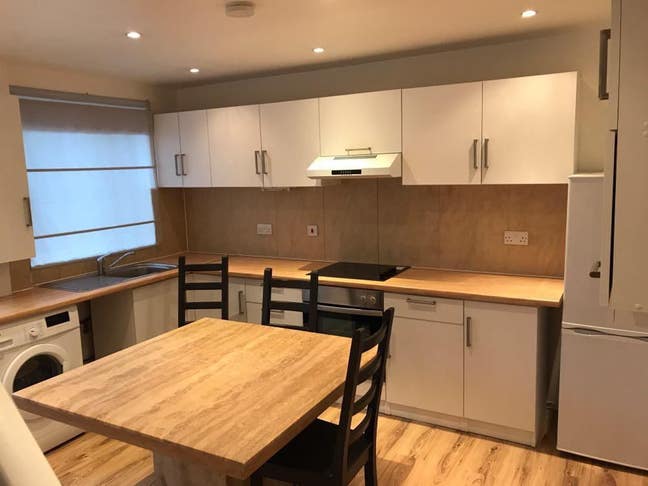 *Dss Welcome* Large 4 Bedroom House Available, Main Photo