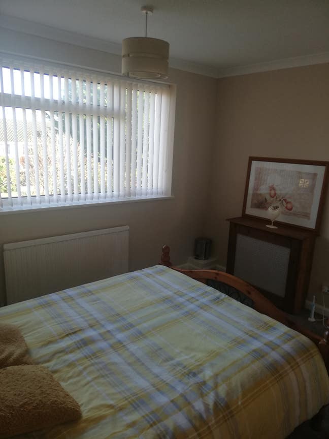 Spacious double bedroom-Newly refurbished Main Photo