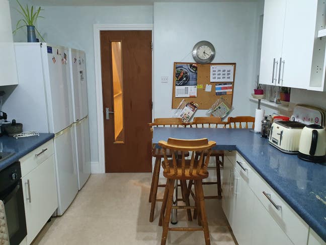 Medium room 5 min walk to Town - &pound;400 pcm inc Main Photo
