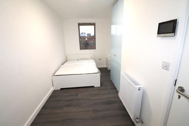 Modern en-suite room in Ilford Town Centre Main Photo
