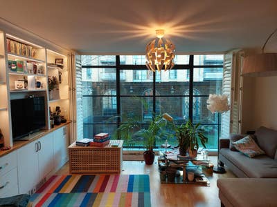 Spare Room in Spacious Riverside Apartment Main Photo