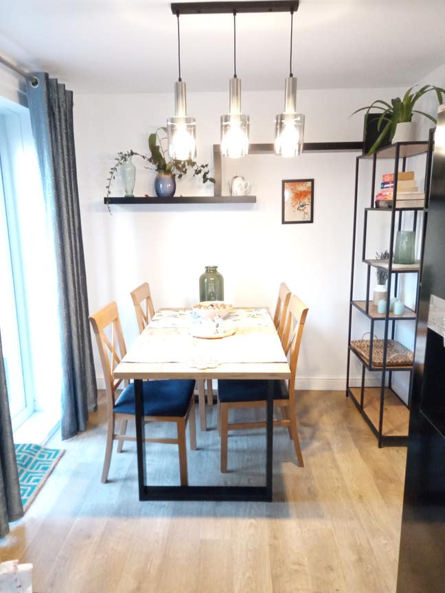 Single Room available  Main Photo