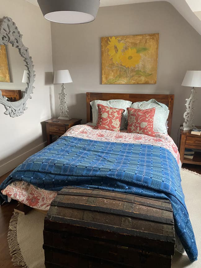 Stunning bedroom in Large Edwardian house Main Photo