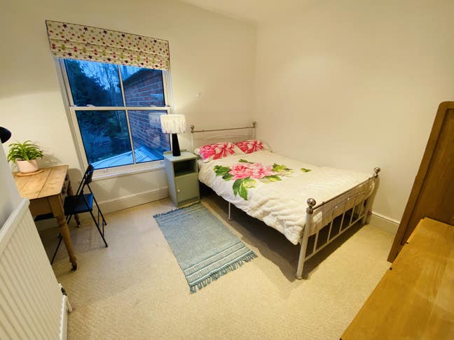 Double room in great location off high street Main Photo