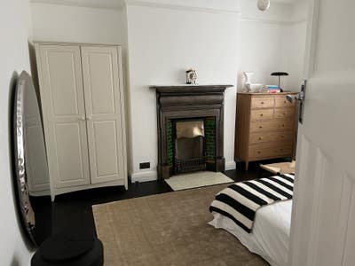 Double Room in quiet, beautifully decorated house  Main Photo