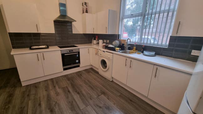 Double room Available in L4 Main Photo