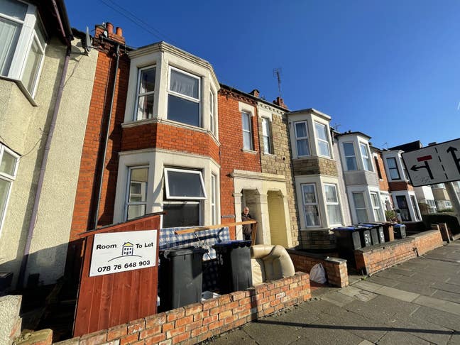  Double Room Harlstone Rd  Main Photo