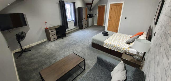 * Premium 8 Bed Property Located in Town centre * Main Photo