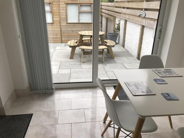 Clean, quiet modern stylish home - from Jan 2026 Main Photo