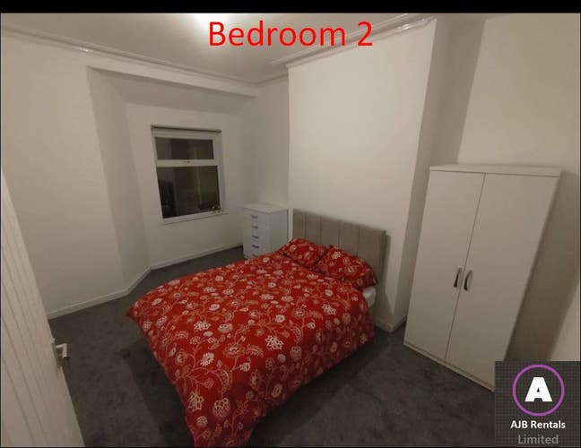 Large Room in 4 People House Share Main Photo