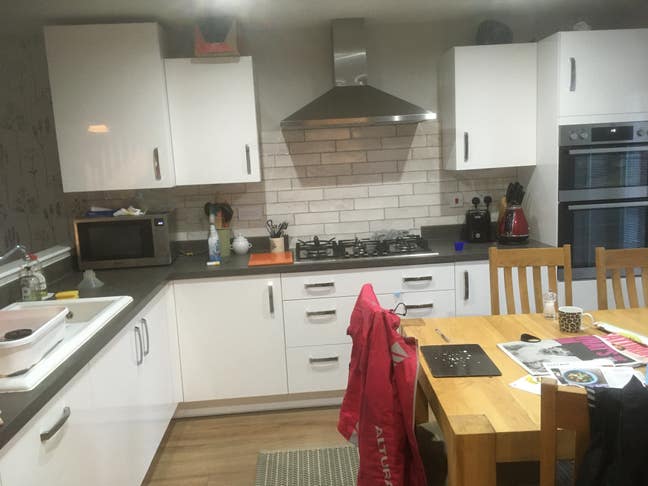 Double room in convenient village location Main Photo