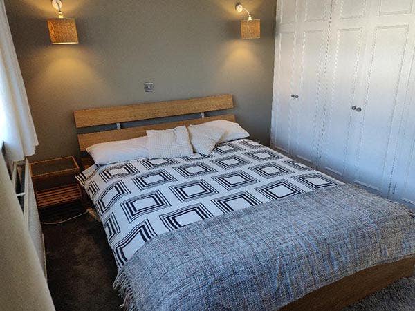 Neat db, quiet flat, top transport, scenic area. Main Photo