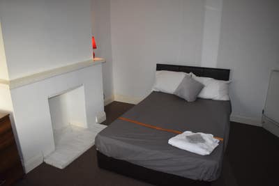 Bright double room close to Station - Quiet Main Photo