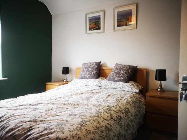 Lovely Double Room in shared house Main Photo