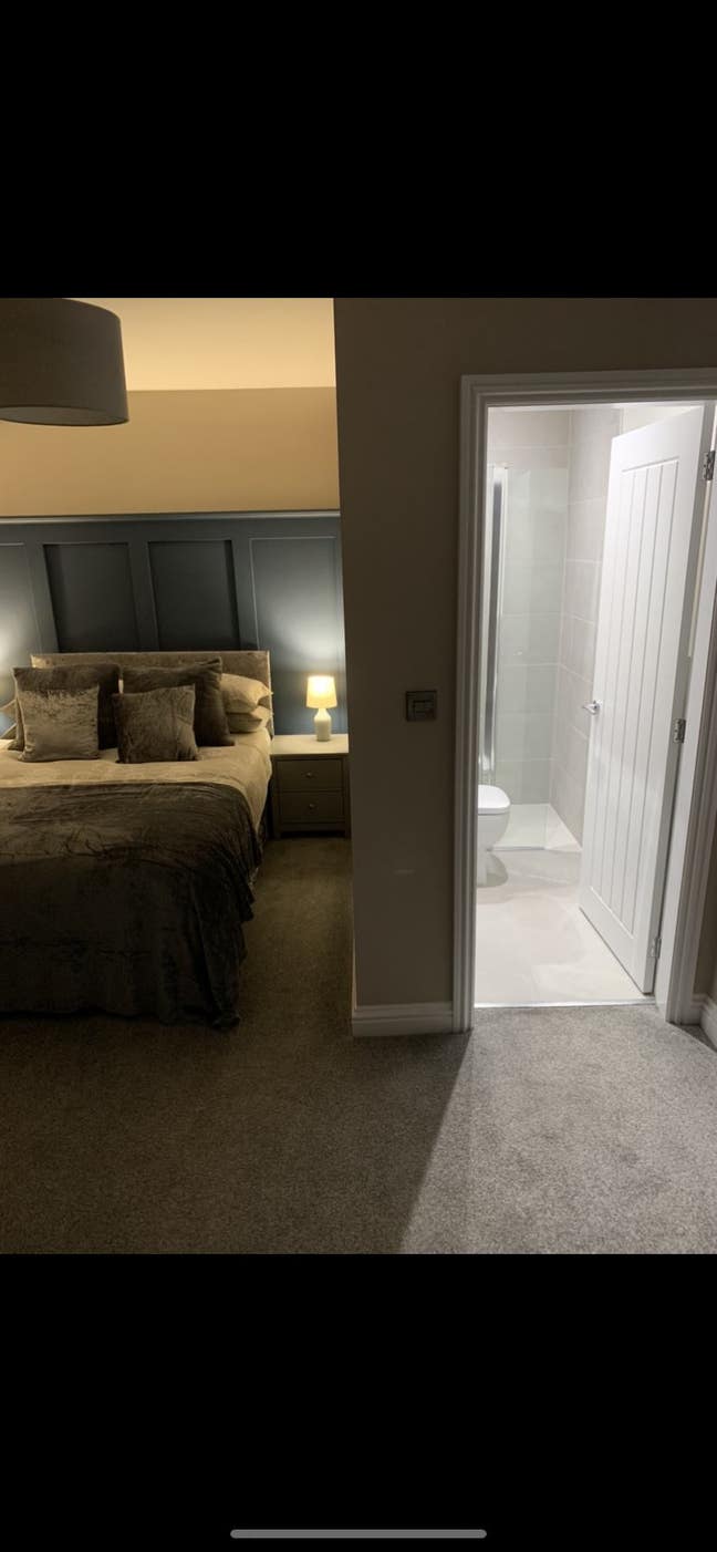 Rooms for rent in a brand new refurbished house  Main Photo
